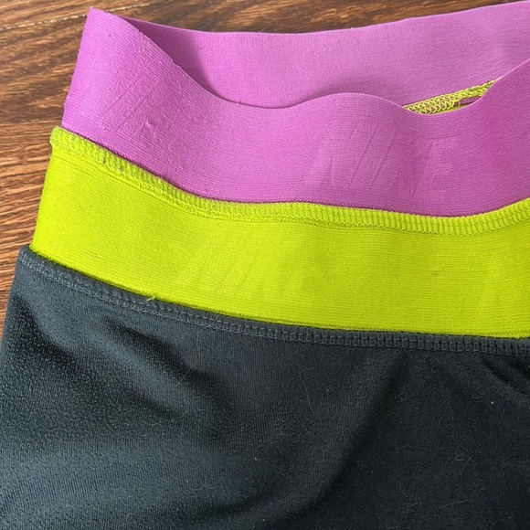 Nike Capri Workout Leggings - Picture 4 of 8